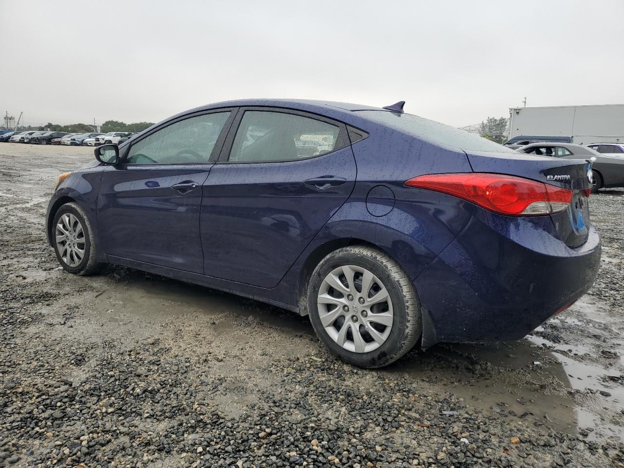 2013 Hyundai Elantra - Image 2