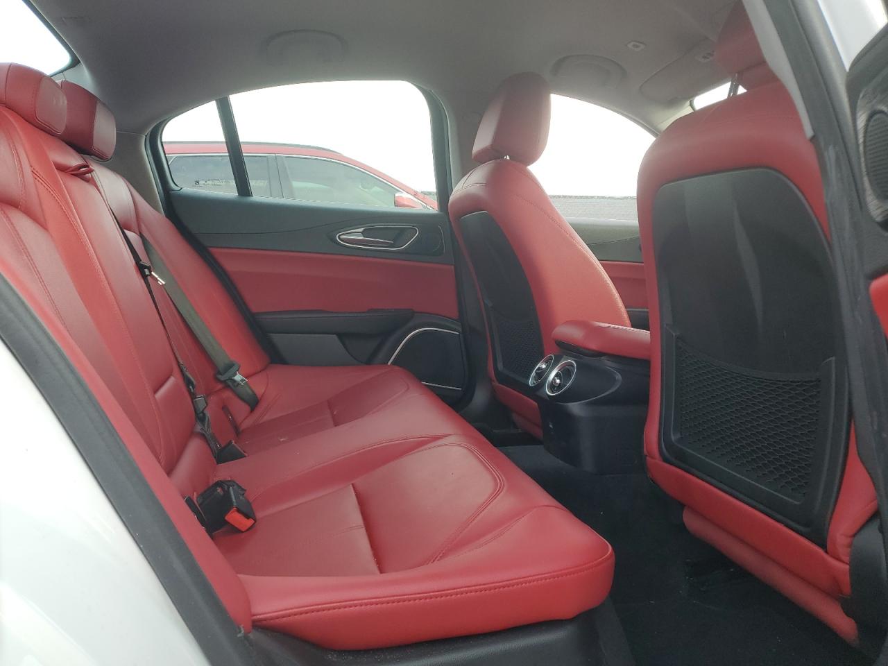 2019 Alfa Romeo Giulia - Image 10