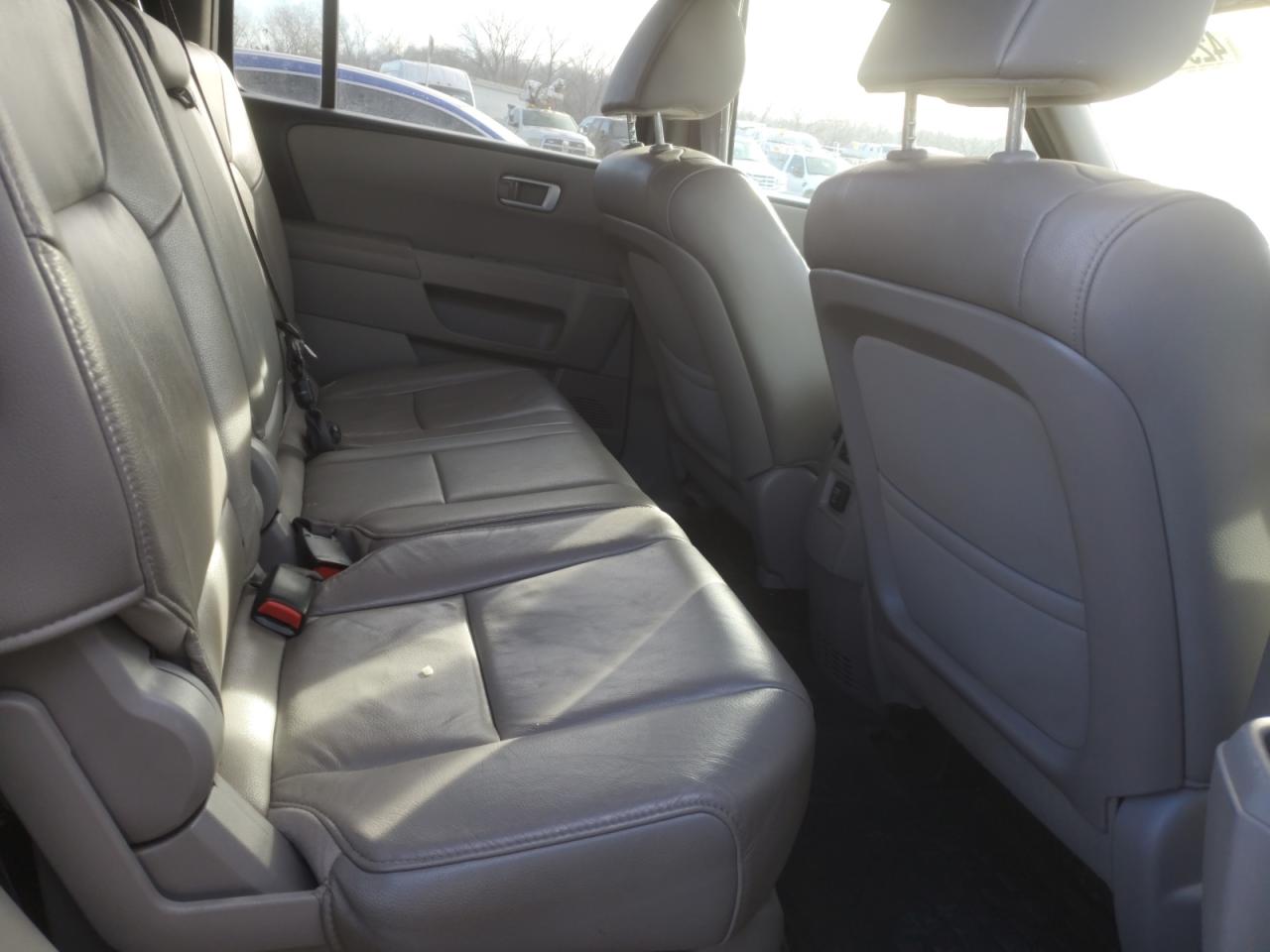 2015 Honda Pilot - Image 11