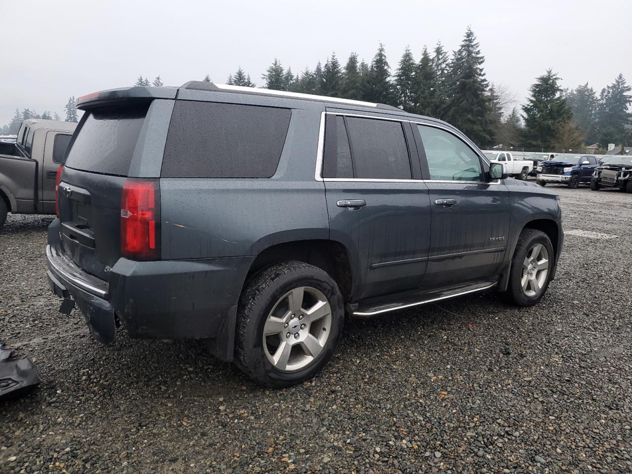 VIN 1GNSKCKC2KR235758 2019 CHEVROLET TAHOE no.3