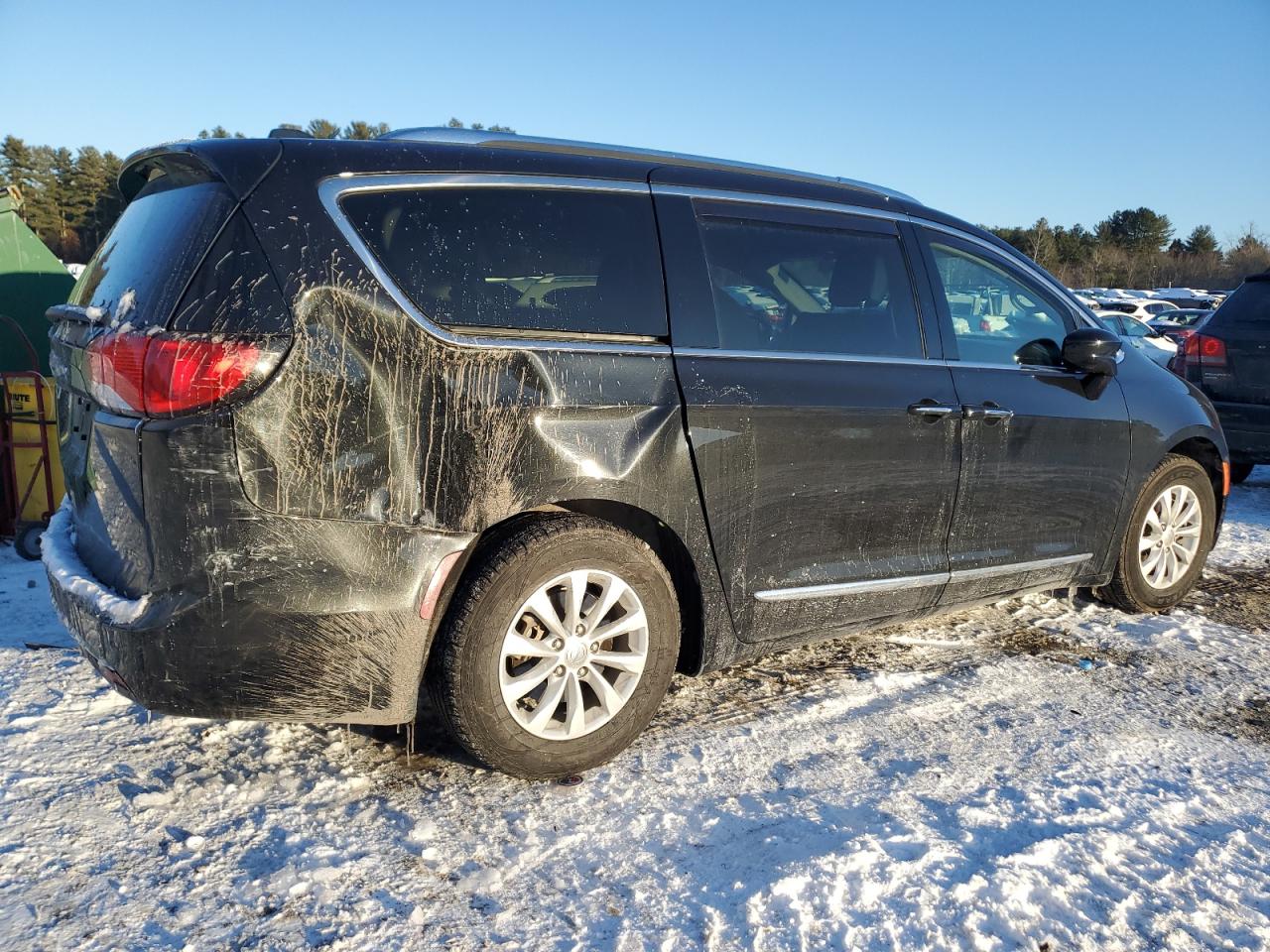 2019 Chrysler Pacifica - Image 3