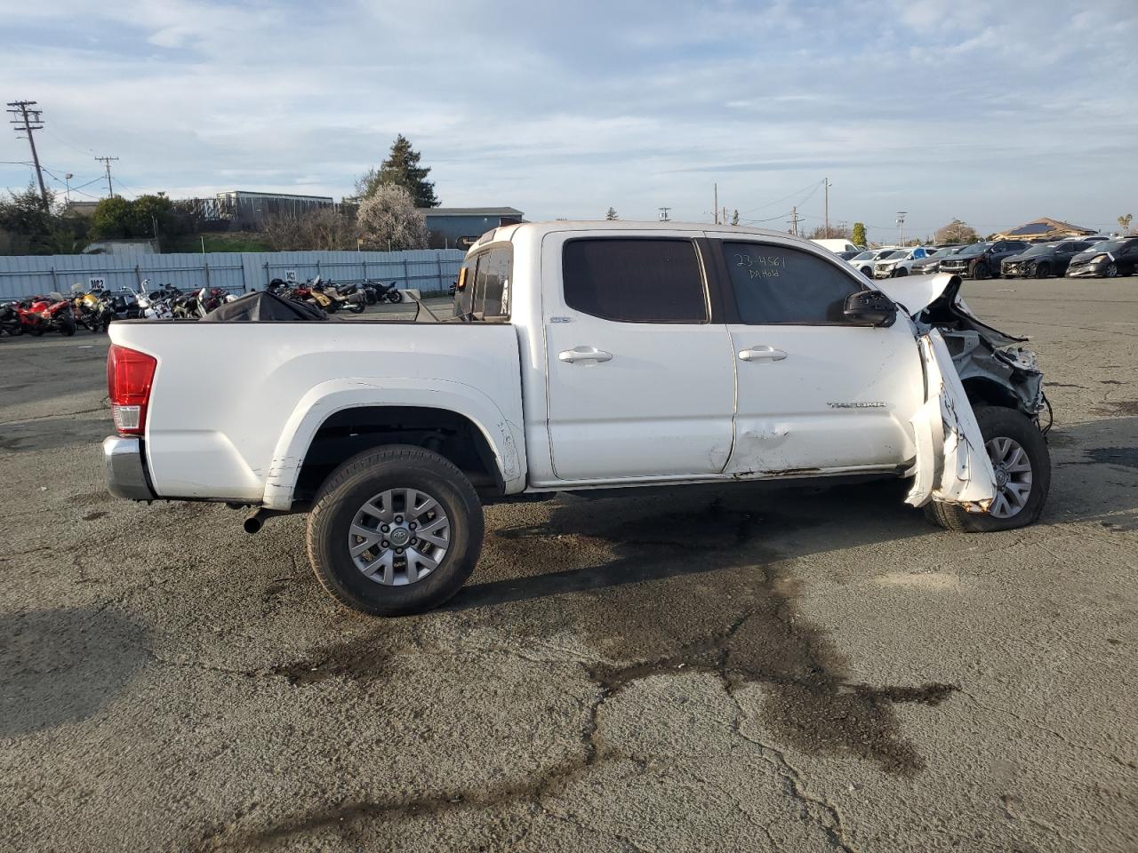 2016 Toyota Tacoma - Image 3
