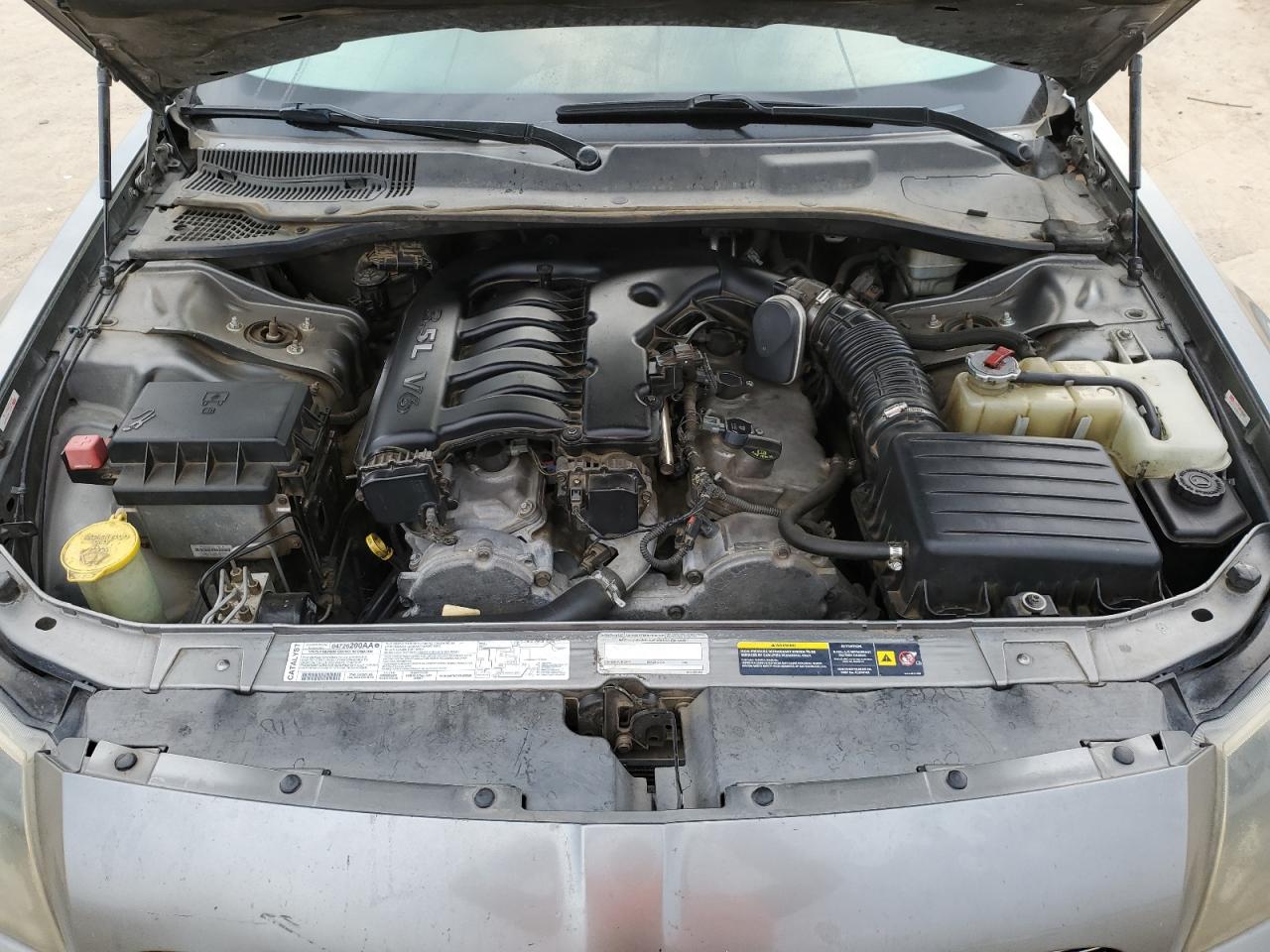 2005 Dodge Magnum - Image 12