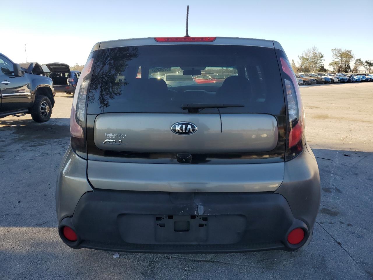 VIN KNDJN2A26G7381646 2016 KIA SOUL no.6