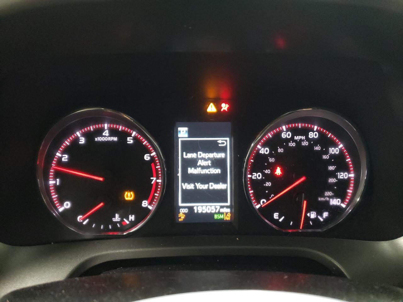 2T3JFREV1HW654864 TOYOTA RAV4 2017