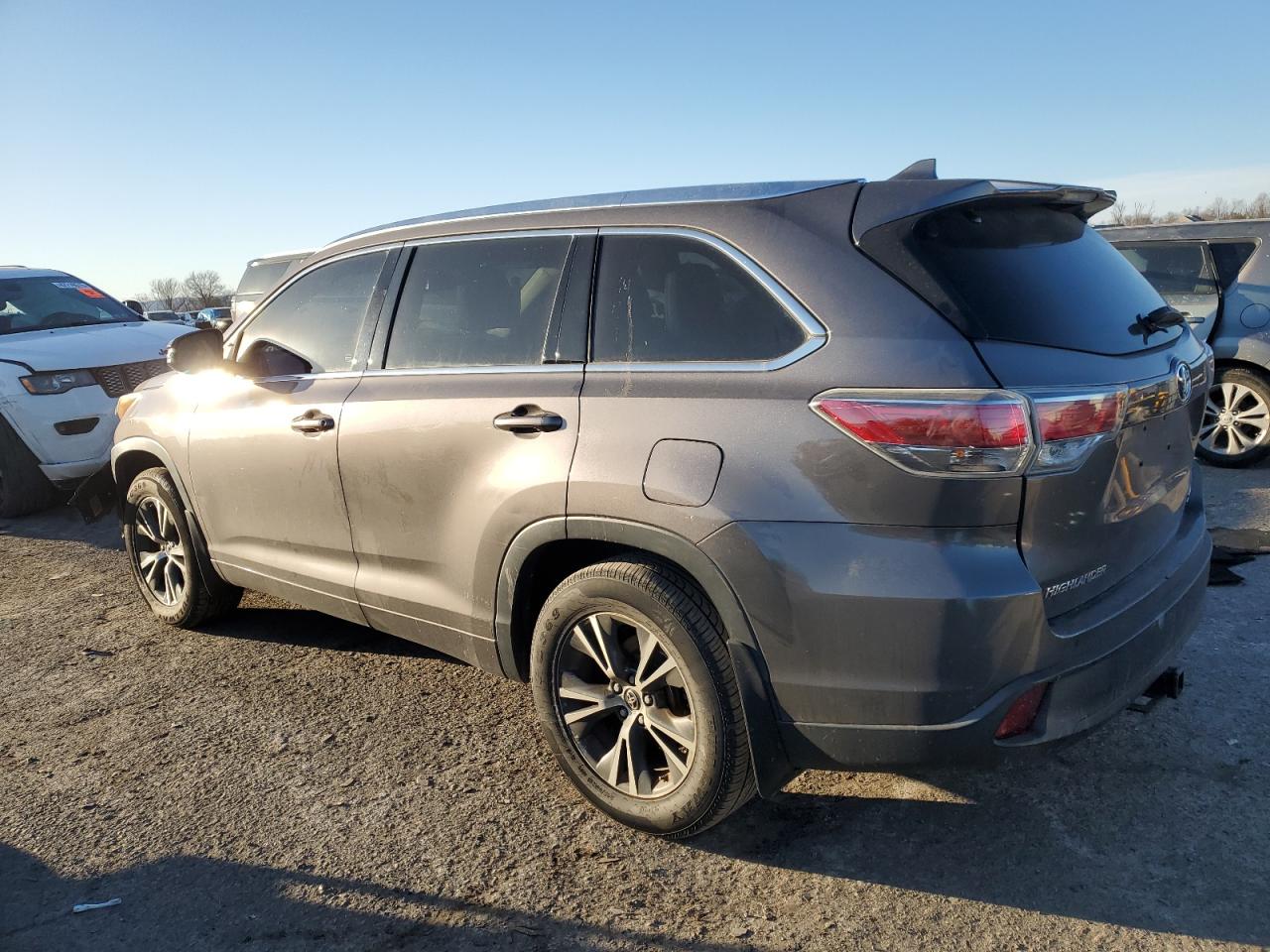 2016 Toyota Highlander - Image 2