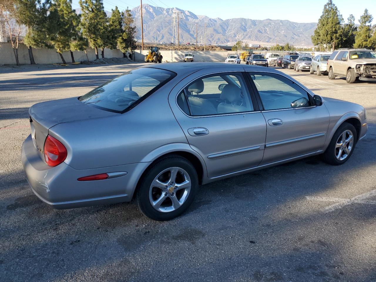 2000 Nissan Maxima - Image 3