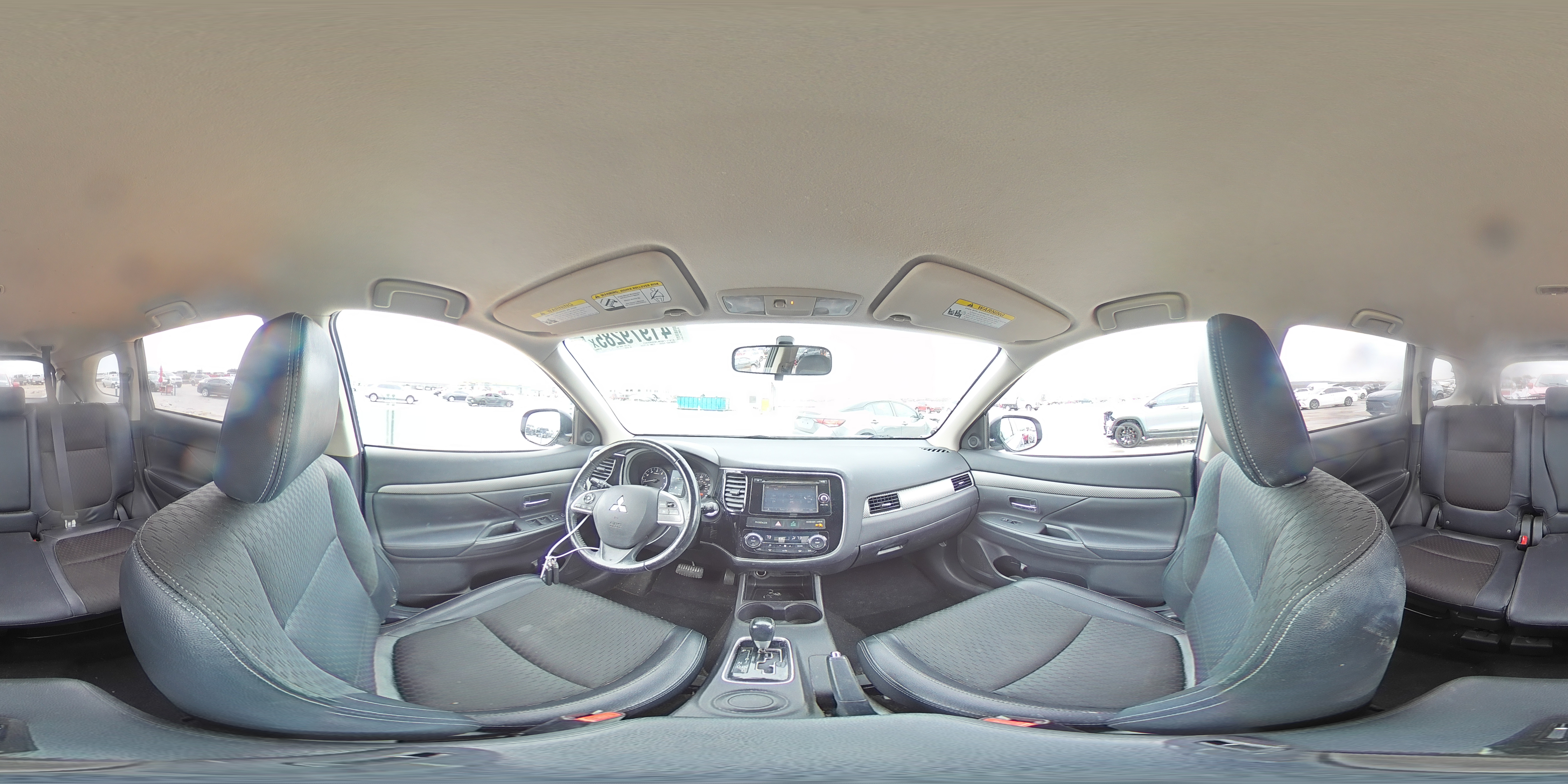 2015 Mitsubishi Outlander - Image 16