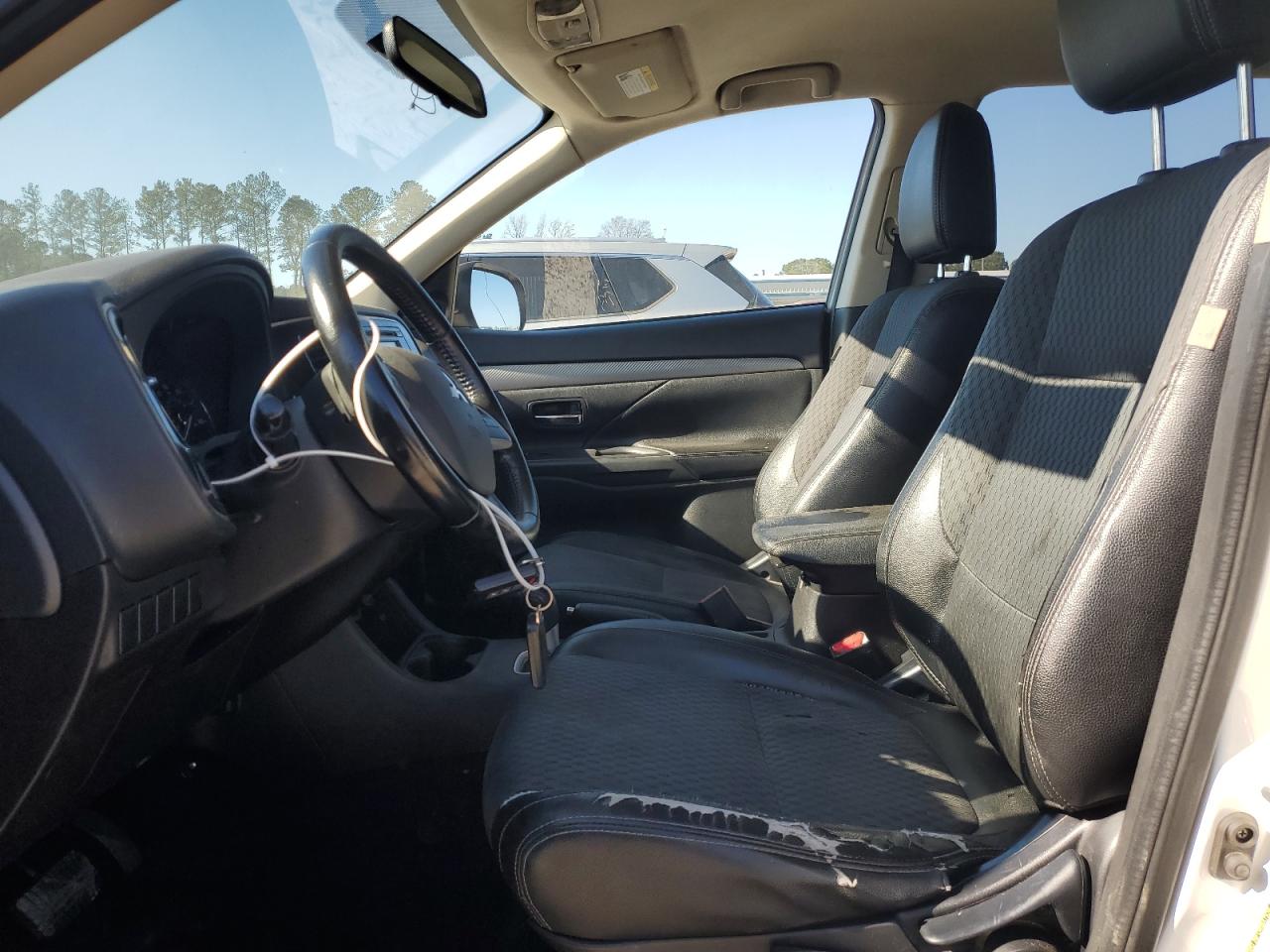 2015 Mitsubishi Outlander - Image 7