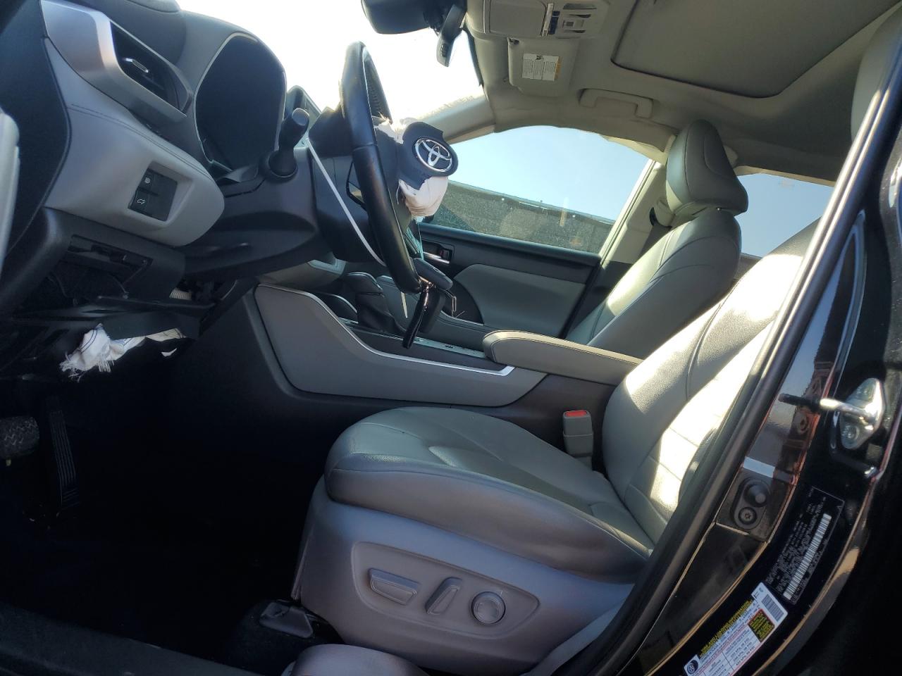 2020 Toyota Highlander - Image 7