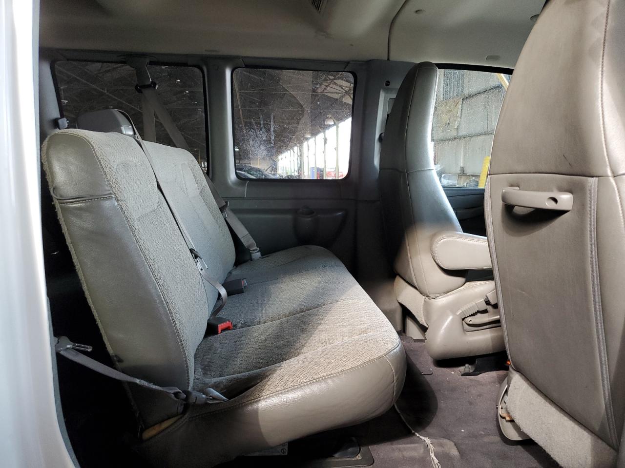 2019 Chevrolet Express - Image 11