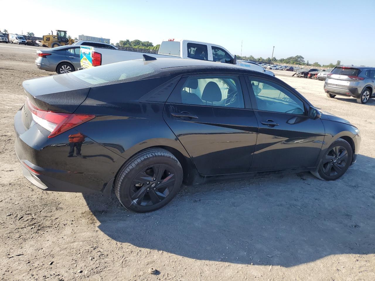 2022 Hyundai Elantra - Image 3
