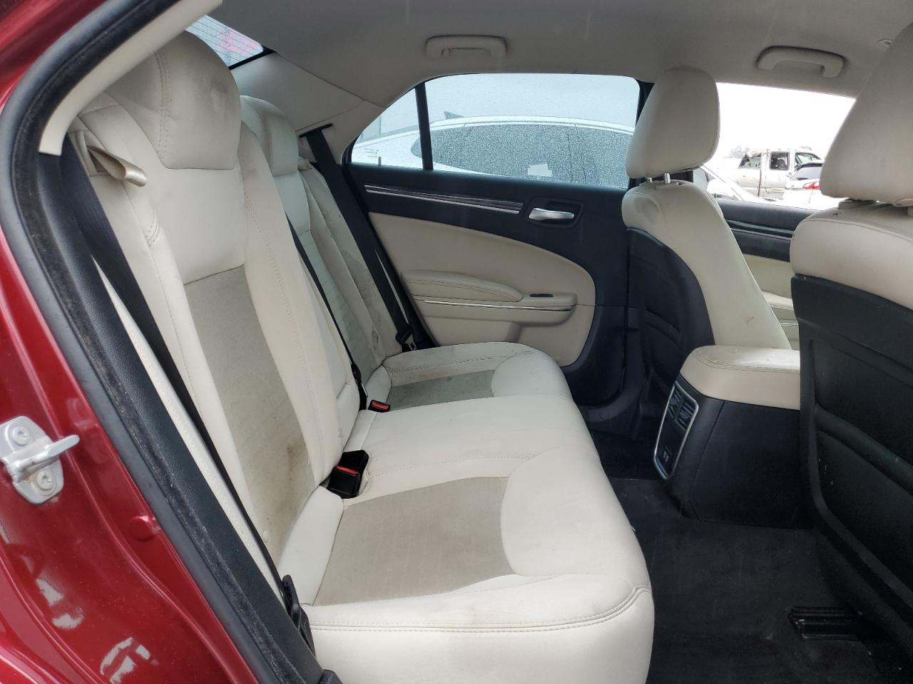 2018 Chrysler 300 - Image 10