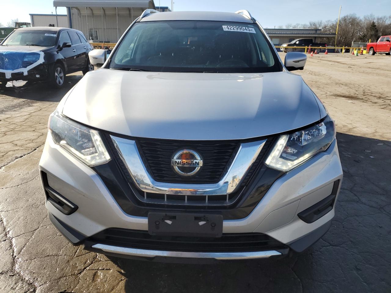2018 Nissan Rogue - Image 5