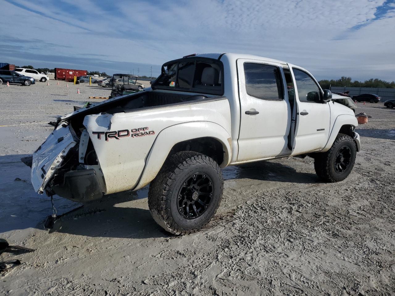 2015 Toyota Tacoma - Image 3