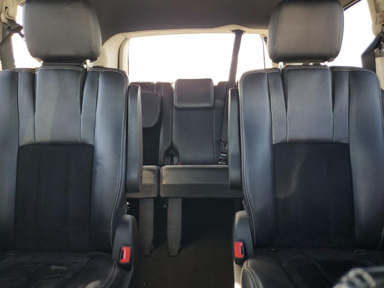 2018 Dodge Caravan - Image 10