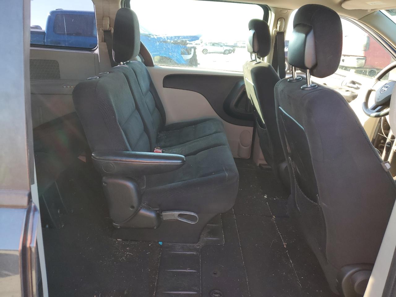 2014 Dodge Caravan - Image 11