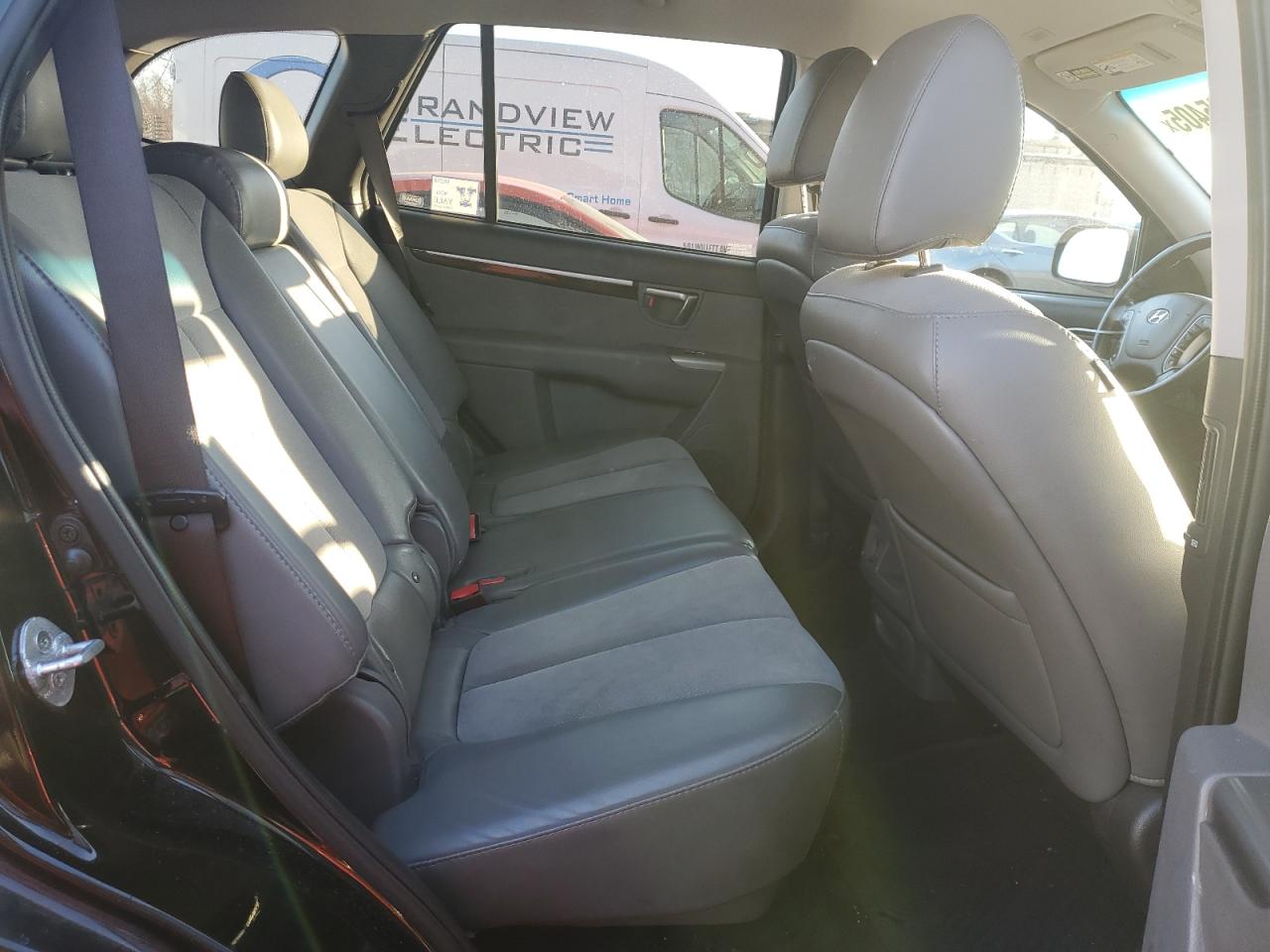 2012 Hyundai Santa Fe - Image 11