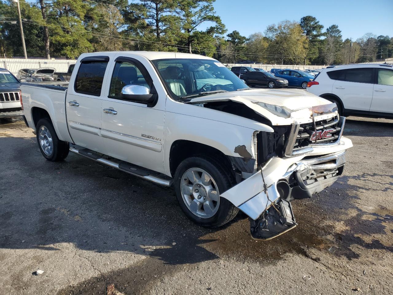 2011 GMC Sierra - Image 4