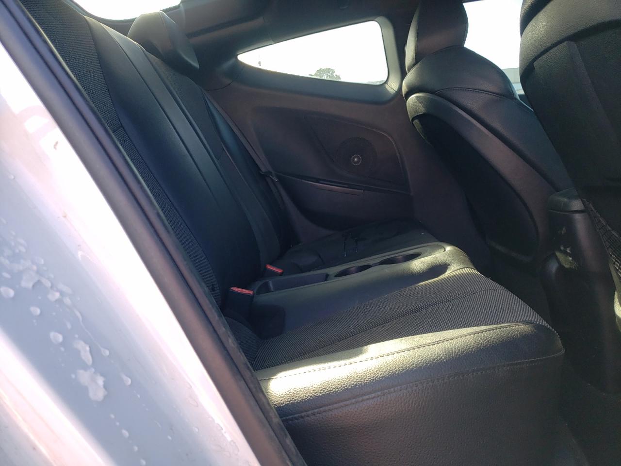 2016 Hyundai Veloster - Image 10