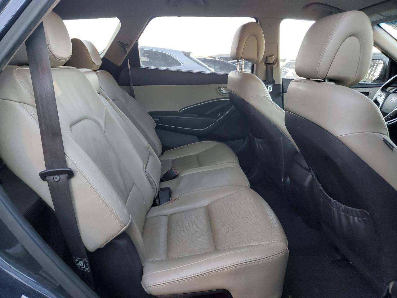 2014 Hyundai Santa Fe - Image 11