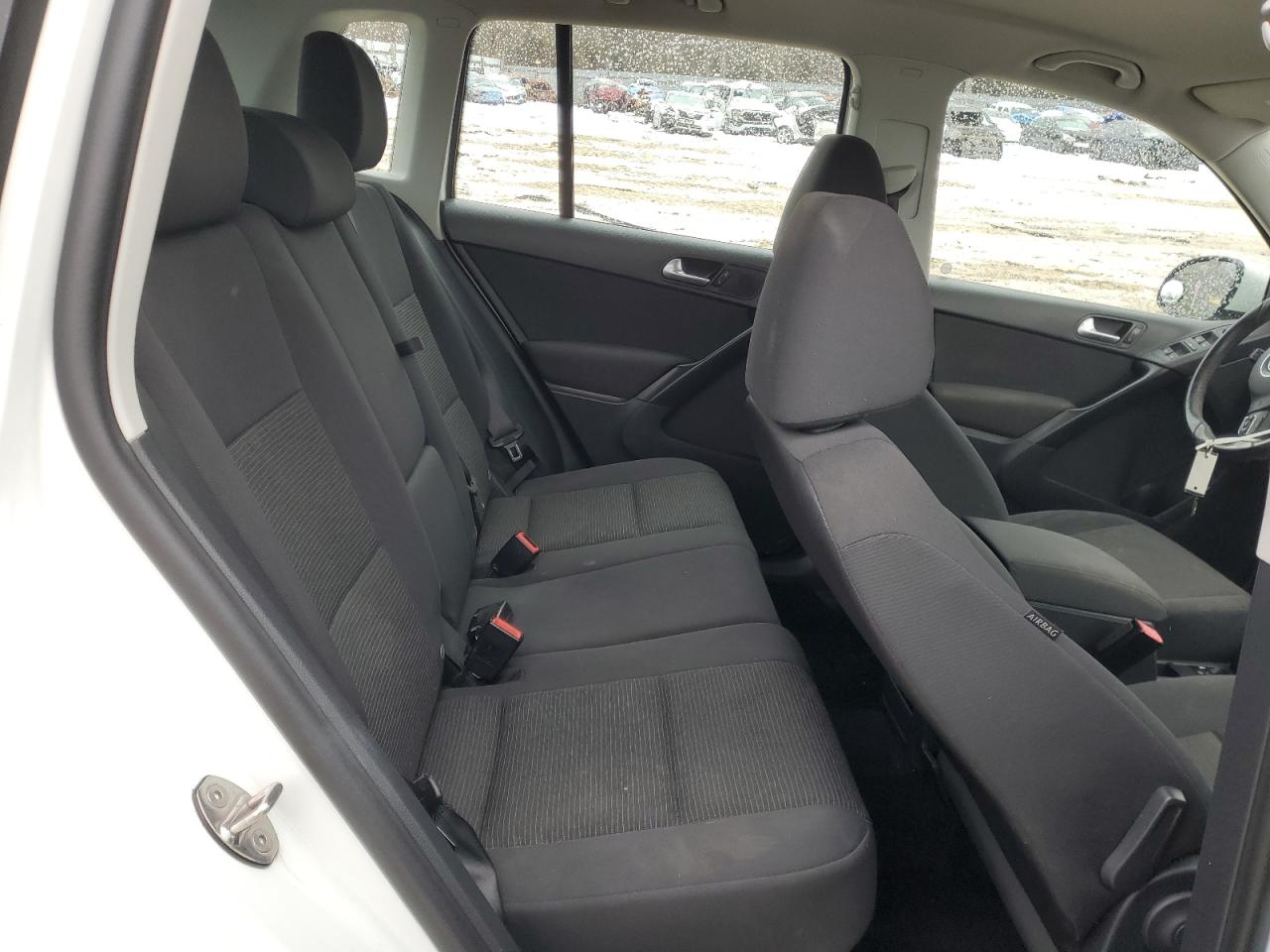 2017 Volkswagen Tiguan - Image 12