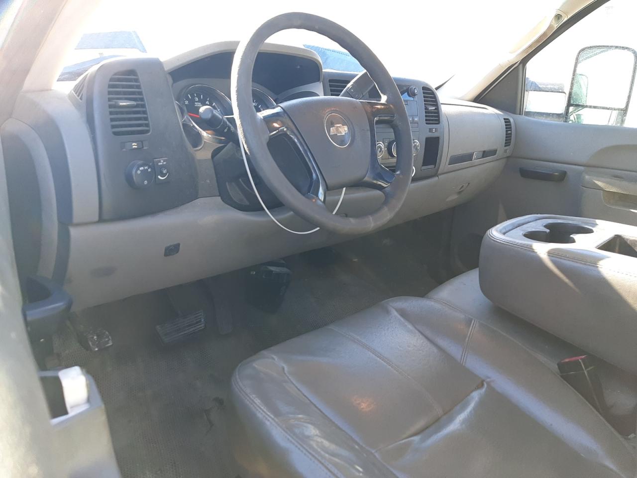 2010 Chevrolet Silverado - Image 8