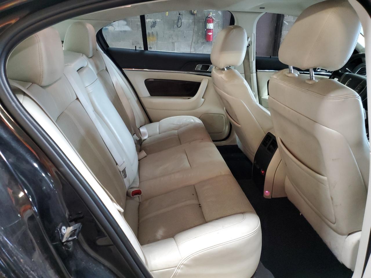 2010 Lincoln MKS - Image 10