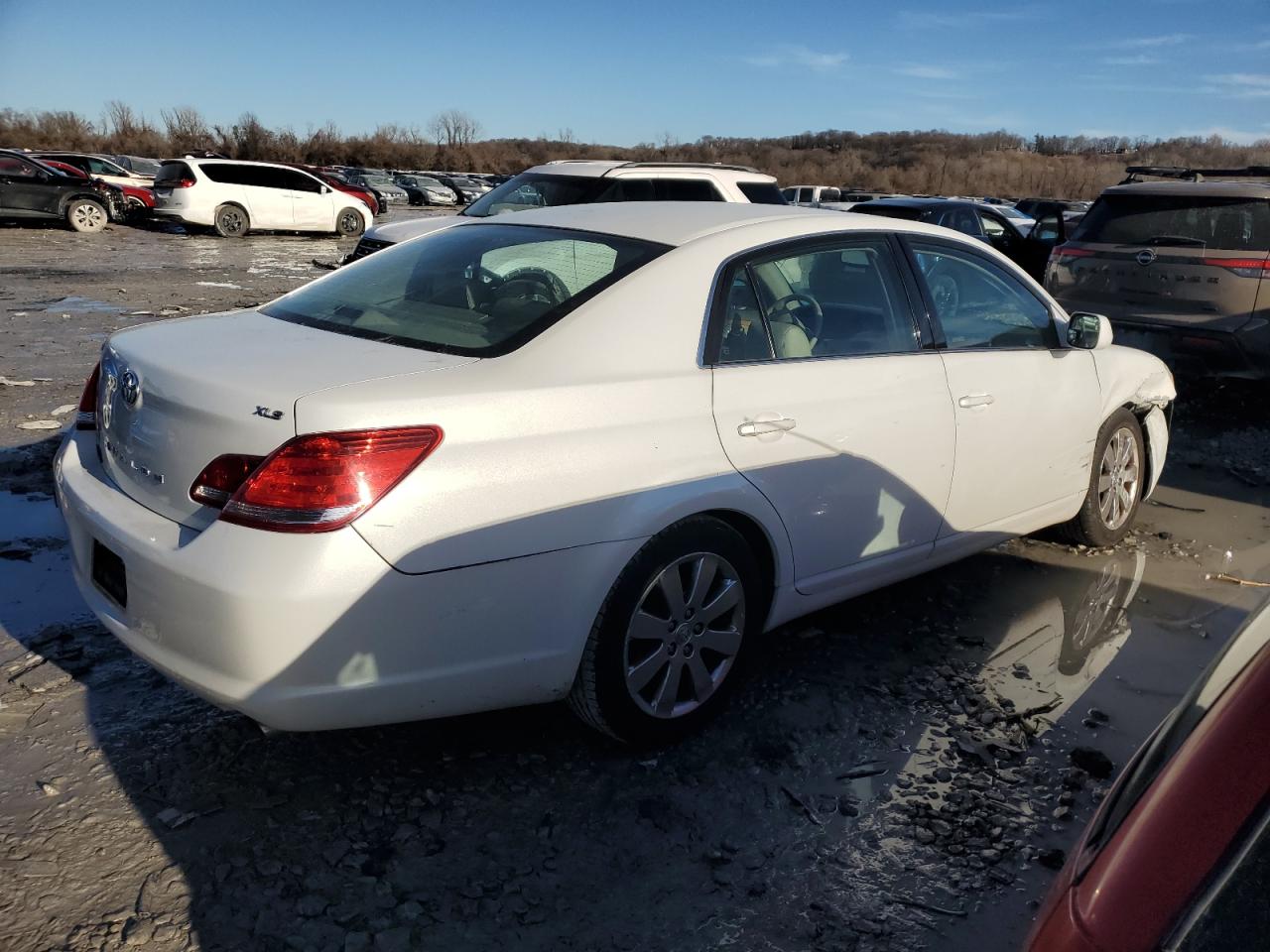 2005 Toyota Avalon - Image 3
