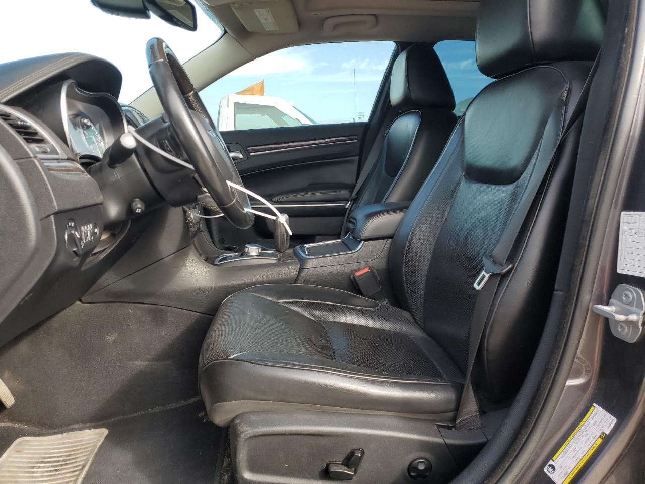 2019 Chrysler 300 - Image 7