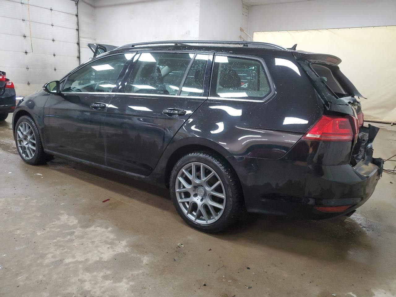 2015 Volkswagen Golf - Image 2