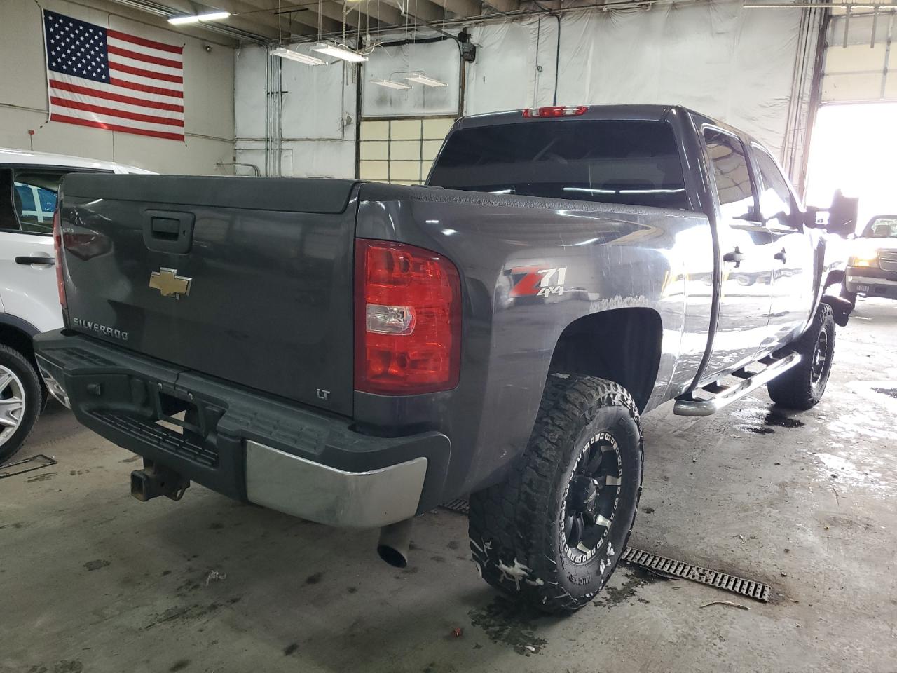 2010 Chevrolet Silverado - Image 3