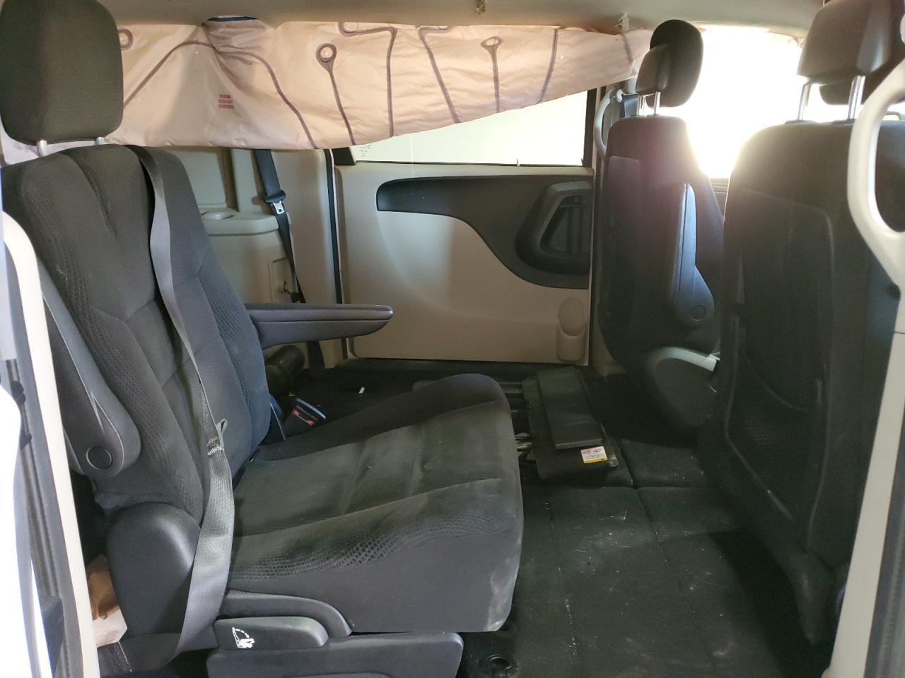 2016 Dodge Caravan - Image 11