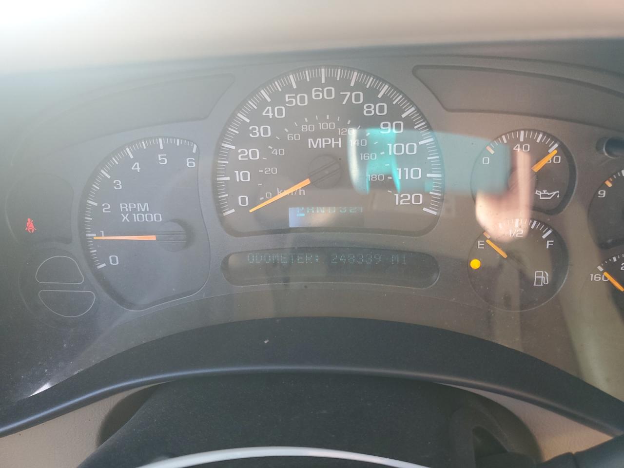 2005 Chevrolet Suburban - Image 9