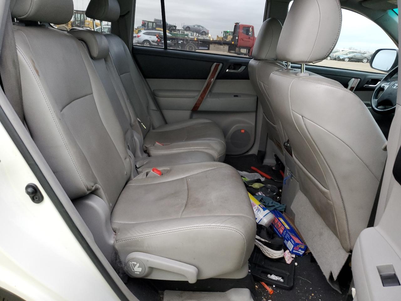 2013 Toyota Highlander - Image 11