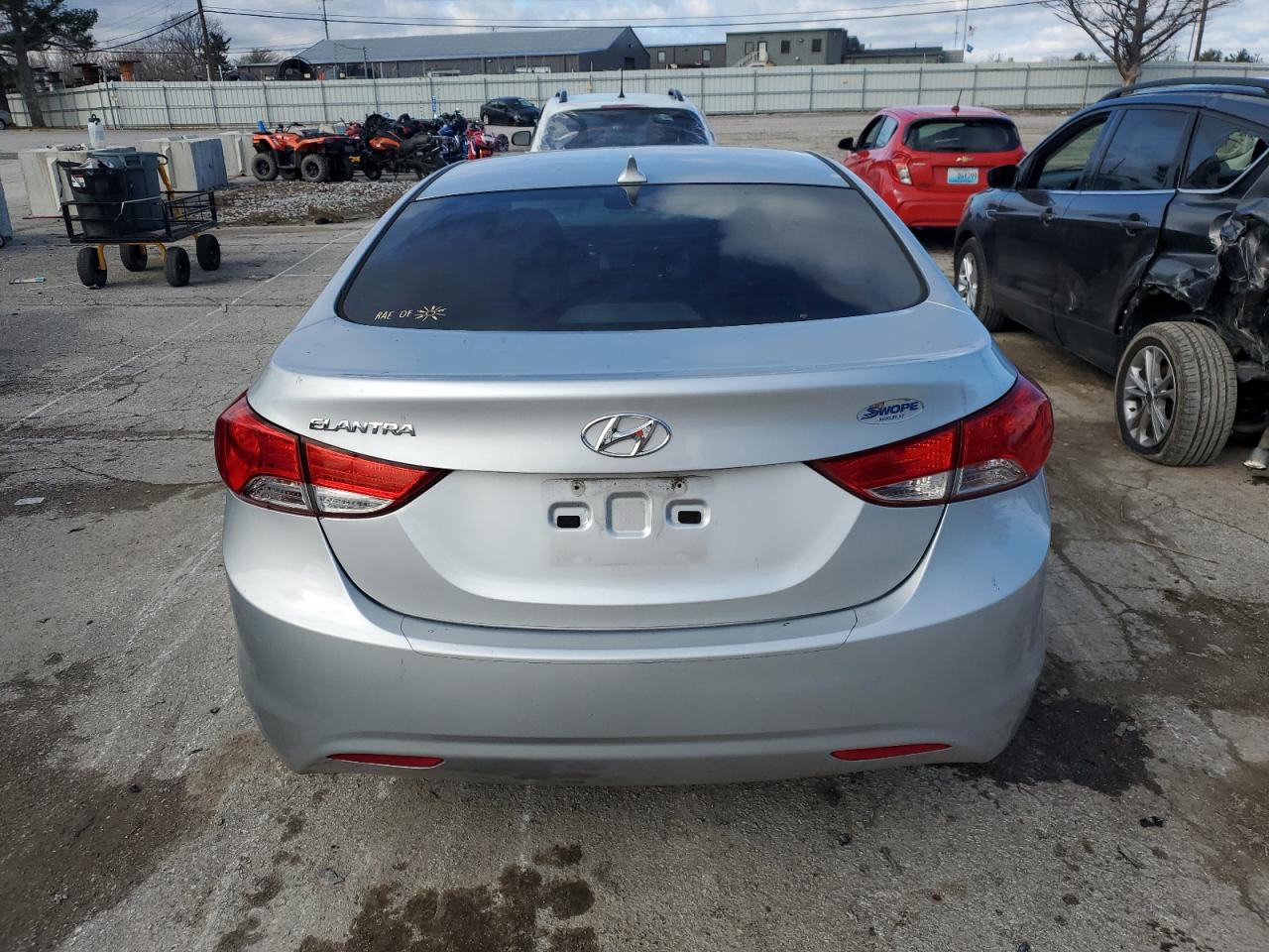 2013 Hyundai Elantra - Image 6
