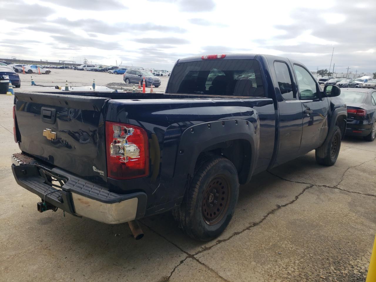 2011 Chevrolet Silverado - Image 3
