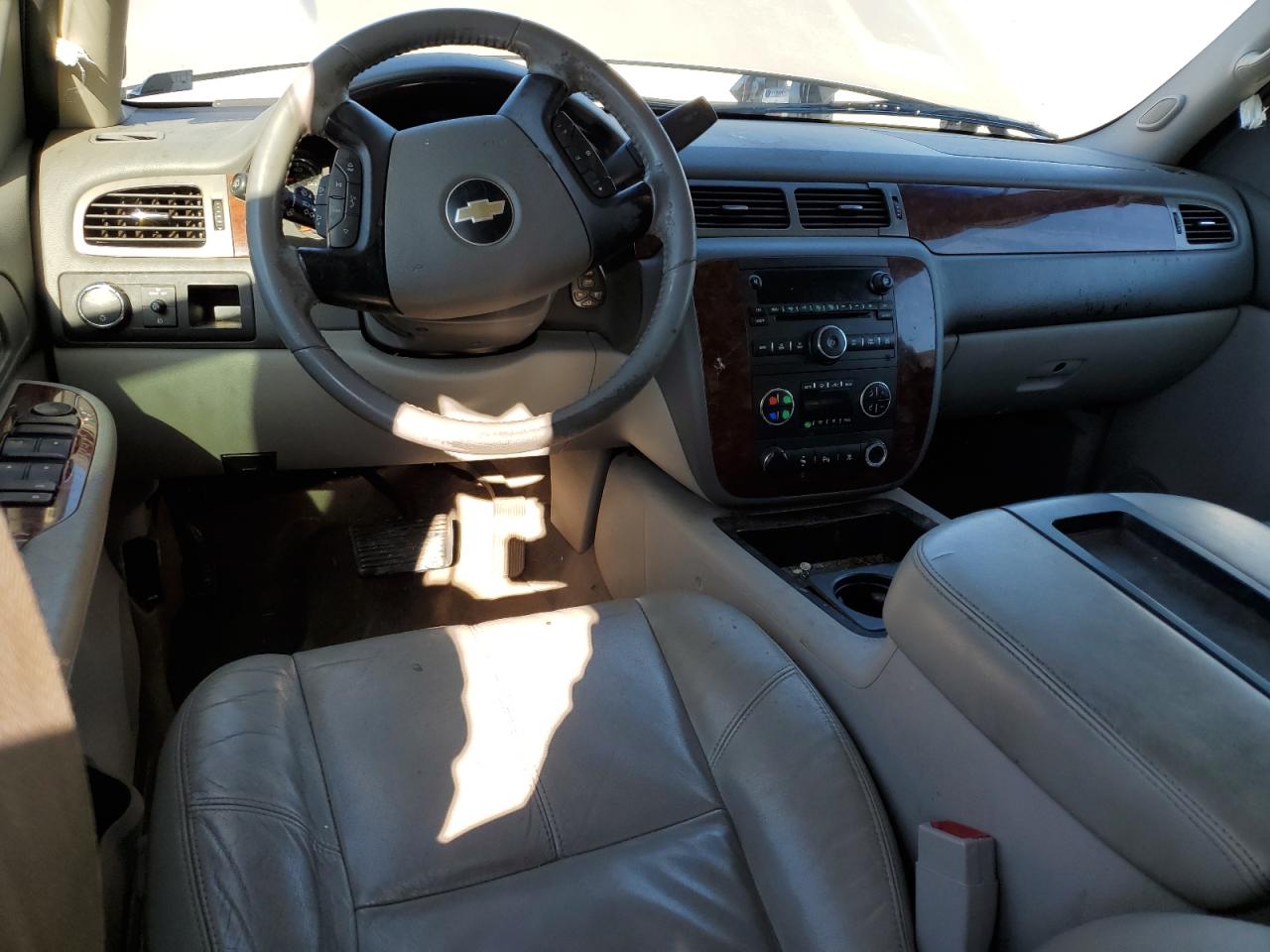2009 Chevrolet Suburban - Image 8