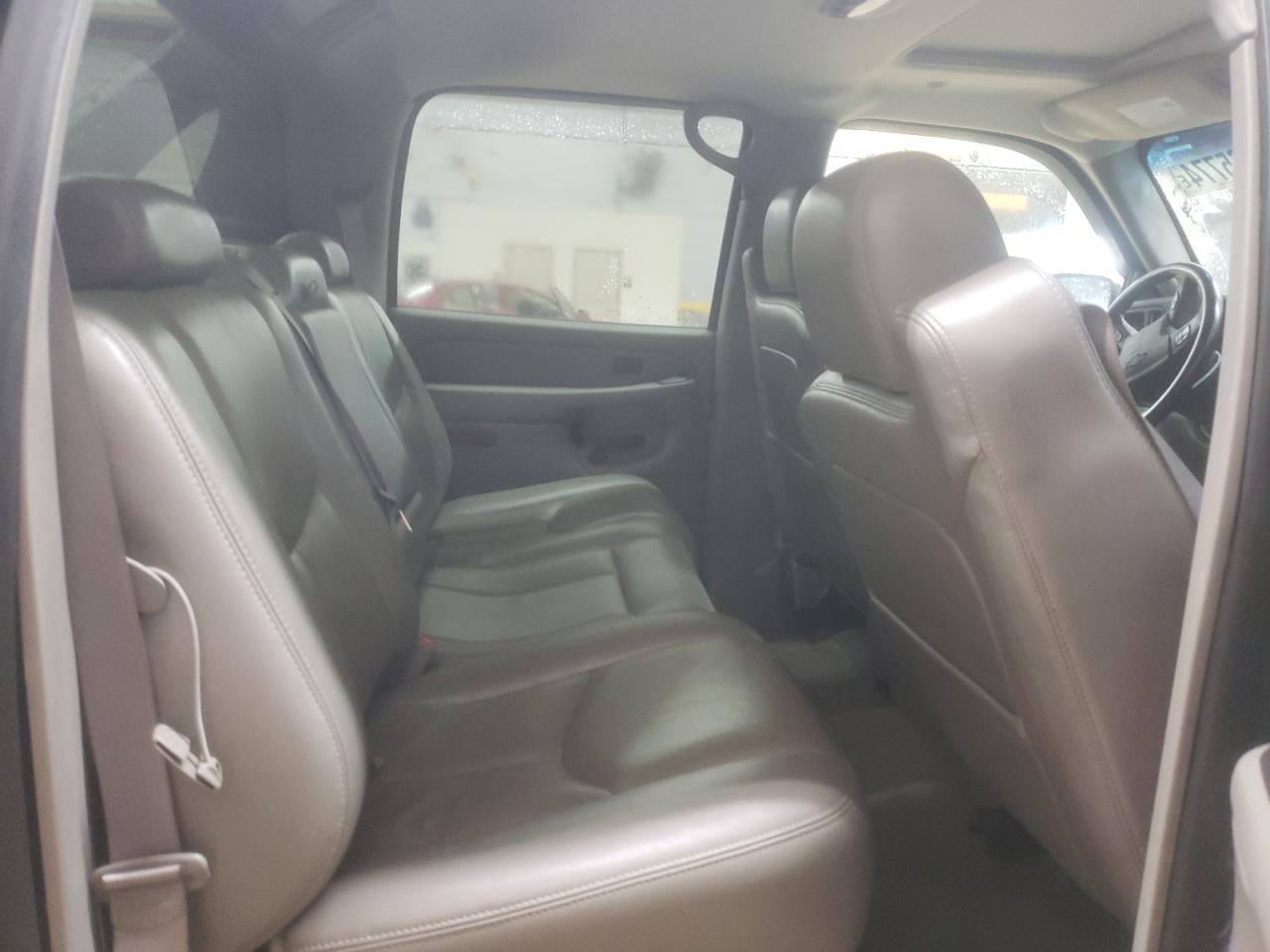 2005 Chevrolet Avalanche - Image 10
