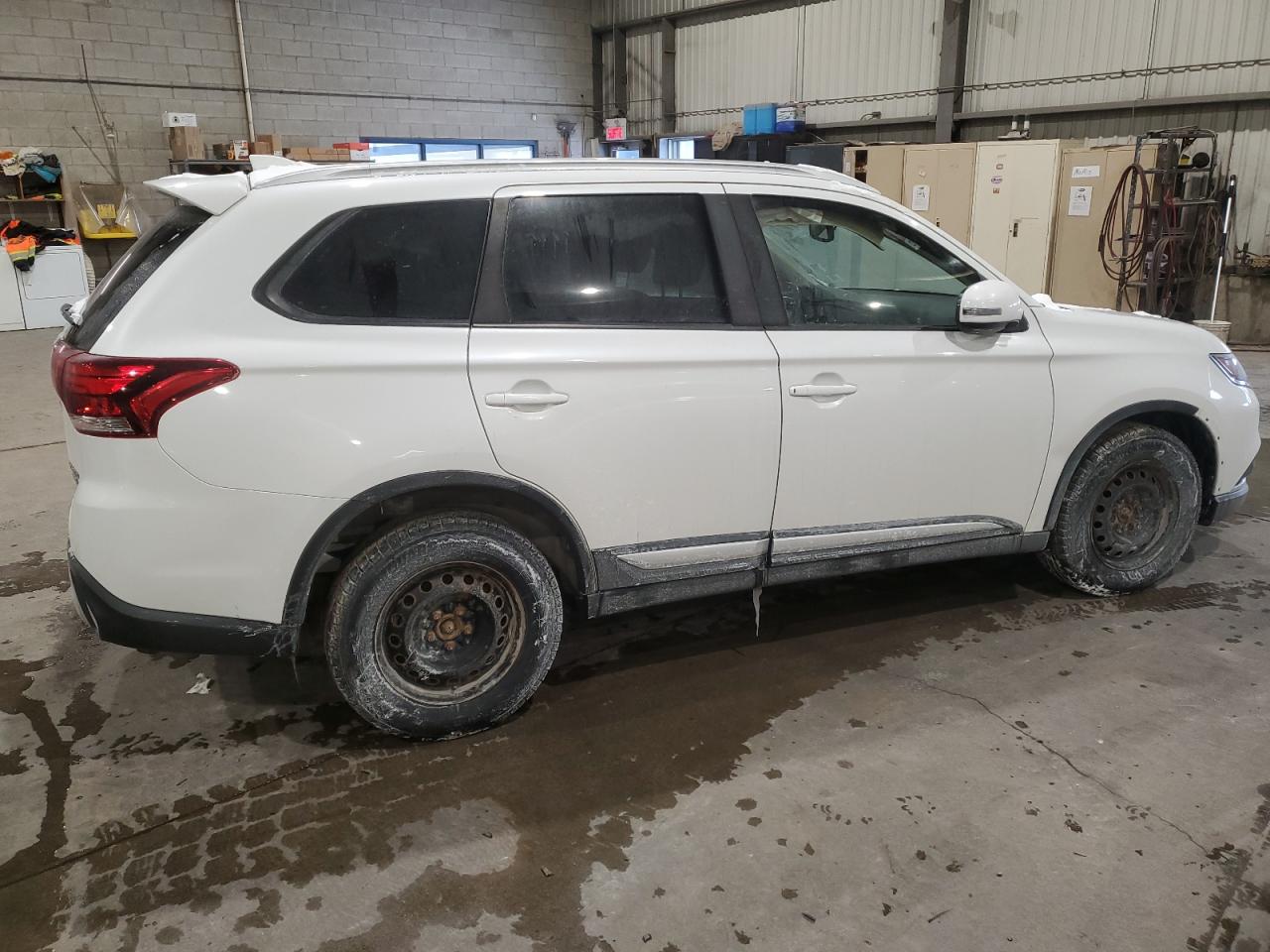 2019 Mitsubishi Outlander - Image 3