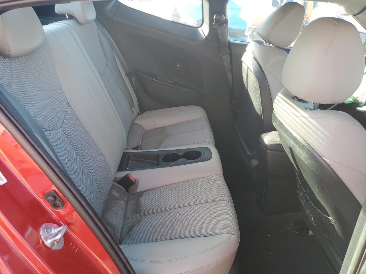 2014 Hyundai Veloster - Image 10
