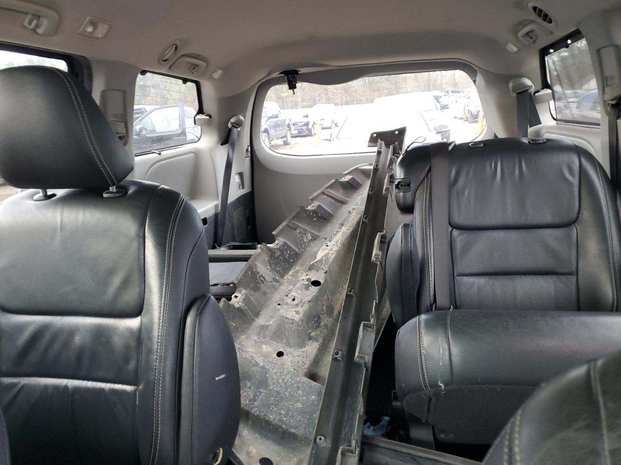 2016 Toyota Sienna - Image 10