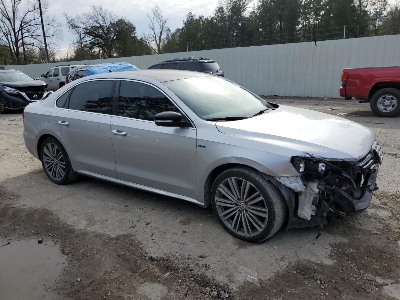 2015 Volkswagen Passat - Image 4