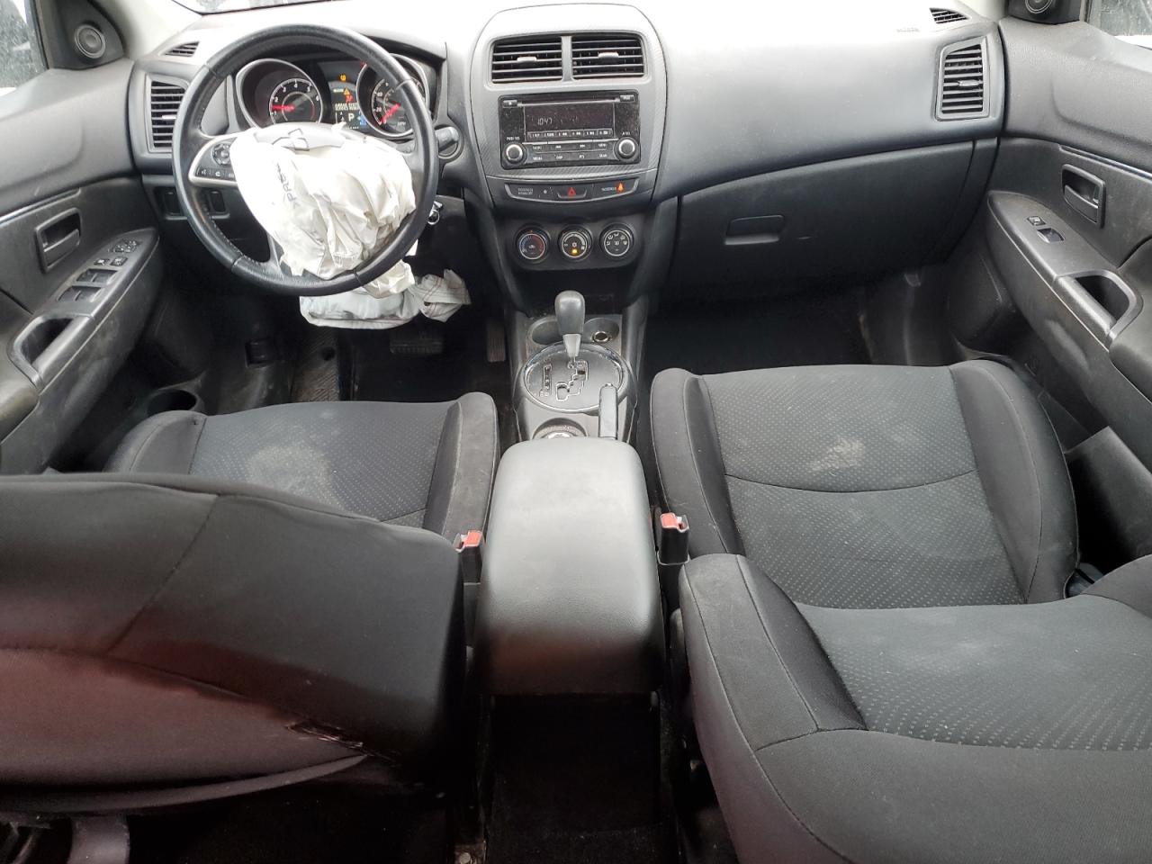 2015 Mitsubishi Outlander - Image 8