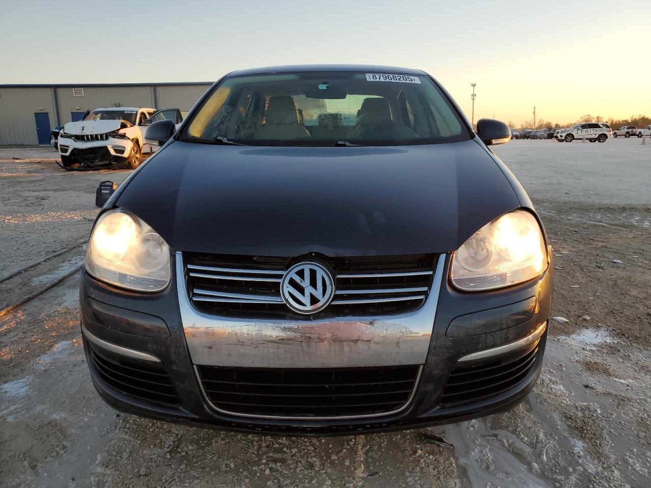 2010 Volkswagen Jetta - Image 5