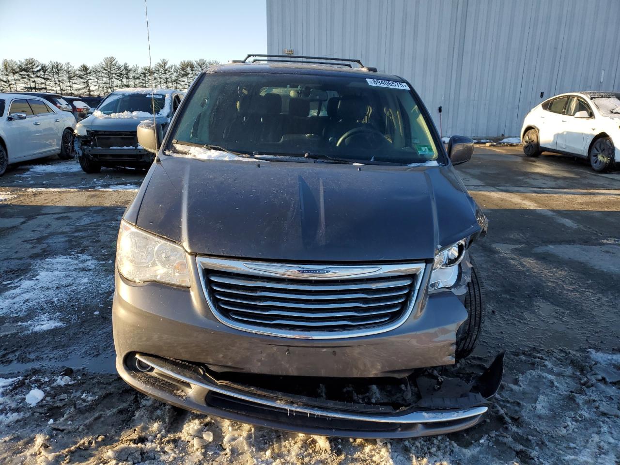 2016 Chrysler Town & Country - Image 5