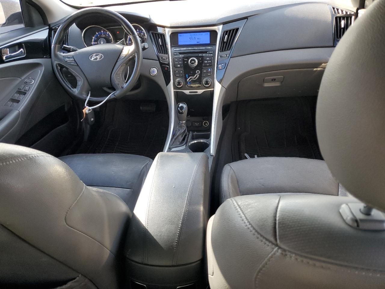 2011 Hyundai Sonata - Image 8