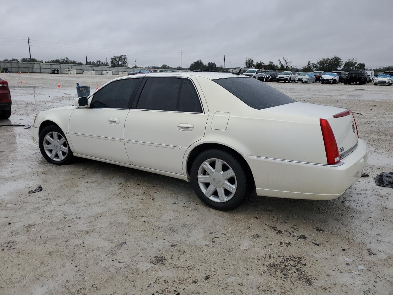 2006 Cadillac DTS - Image 2