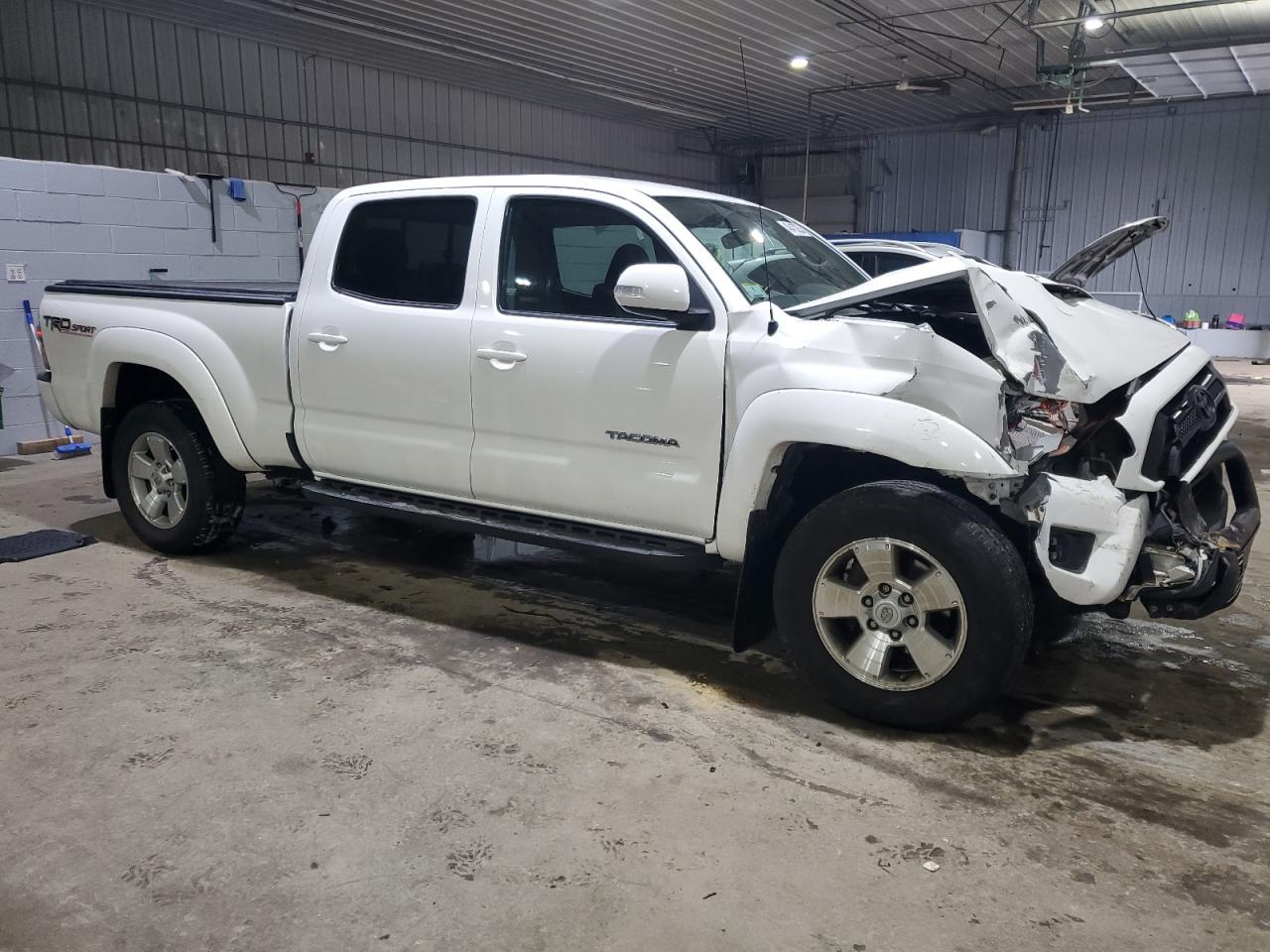 2015 Toyota Tacoma - Image 4