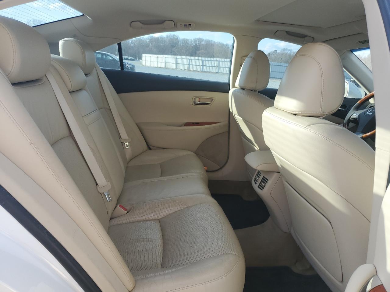 2010 Lexus ES - Image 10